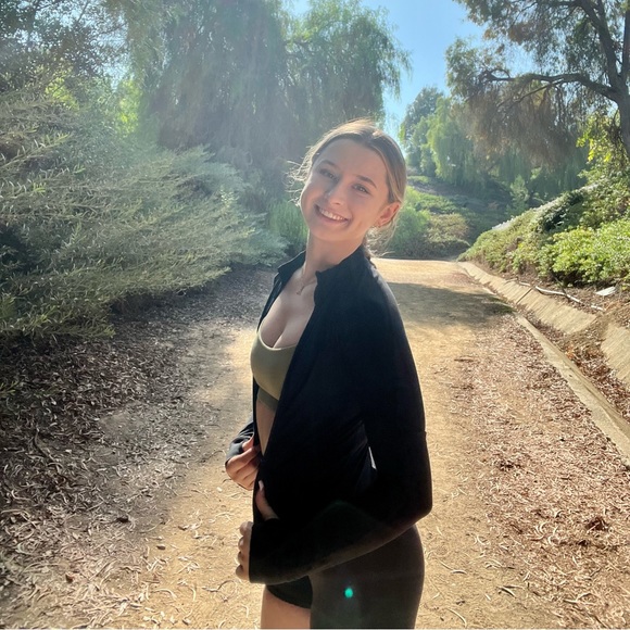 insta: @alexbillingsley1 - Picture 1 of 1